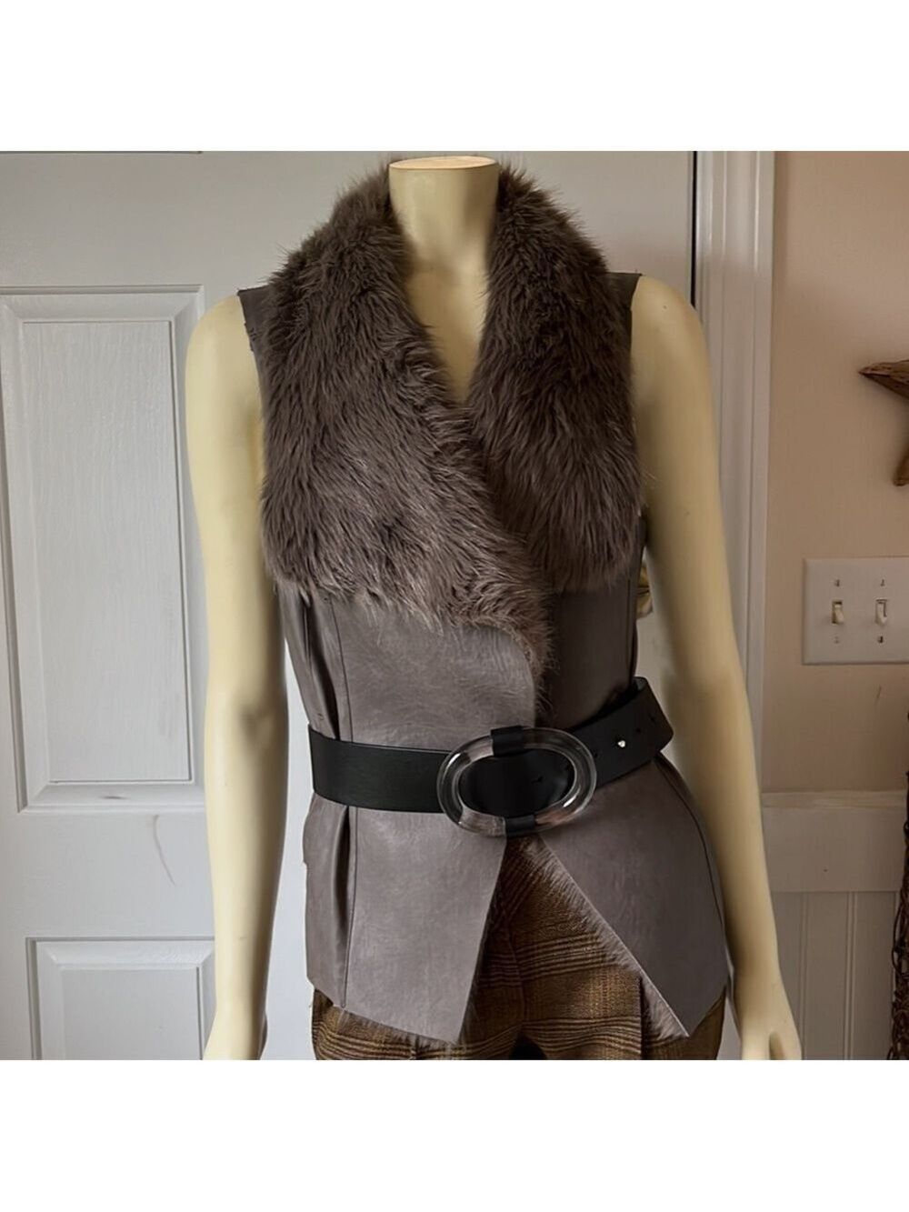 𝅺ROMEO & Juliet Couture Vegan Grey Leather & Faux Fur Vest Boho Size M